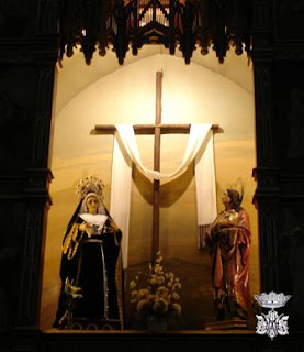 Nuestra Señora de los Dolores en su altar