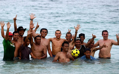 Jorge Lorenzo Playing Beach Soccer with crew in Bali Beach Indonesia : Exclusive Photo