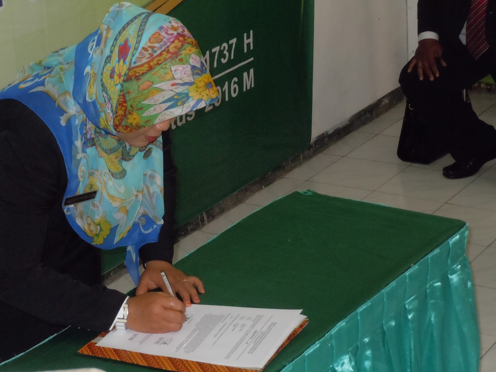 jabatan SMP Muhammadiyah 10 Surakarta yang di laksanakan pada hari kamis 28 Juli 2016 Maka pelantikan dan serah terima jabatan kepala sekolah yang baru