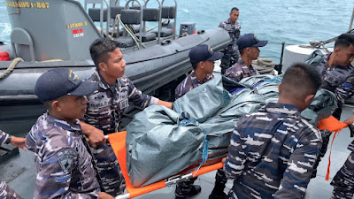 Perkembangan Terkini Tim SAR Speed Boat Tenggelam di Perairan Mamberano : KRI Albakora – 867 Temukan Satu Korban Meninggal