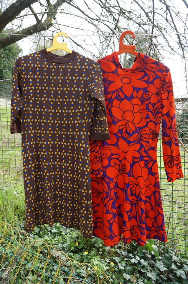 des robes années 70 ,  abstract and floral 70s dresses