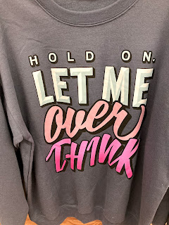 Sweatshirt with the slogan "Hold on, let me overthink"