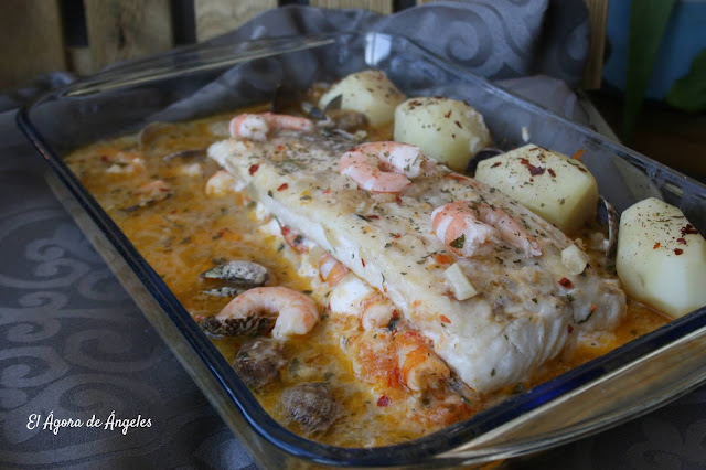 Cola de merluza rellena al horno El Ágora de Ángeles