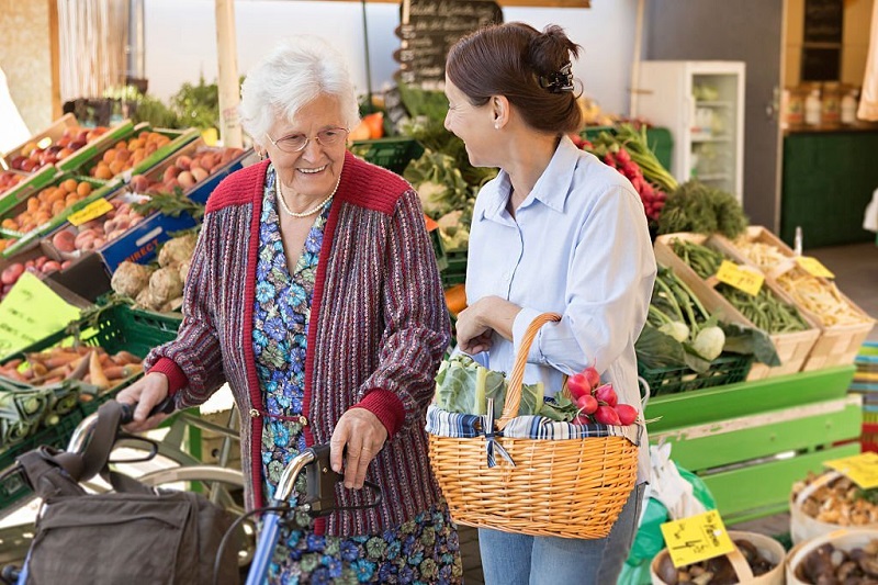 elderly-shopping-assistance