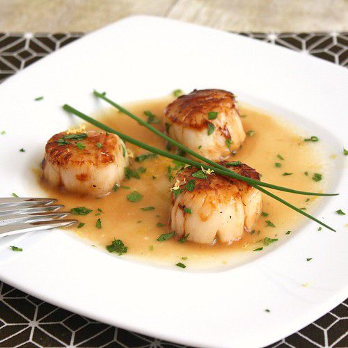 Caramelized Scallops with White Wine