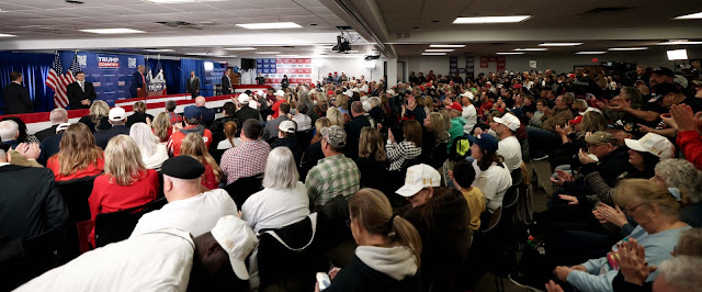 Donald Trump addressing the crowd at Newton Rally in Iowa