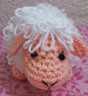 http://novedadesjenpoali.blogspot.com.es/2014/11/borrego-amigurumi.html