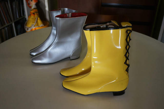 yellow patent vinyl gogo boots silver space age annees 60 70 1960 1970 60s 70s mod twiggy