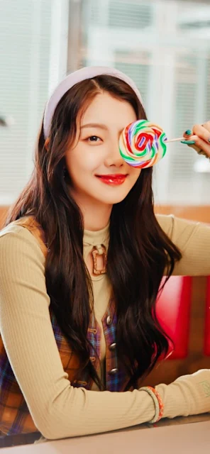 Stage Name: Karin (가린) Legal name: Min Ka-rin (민가린) Birth name: Min Go-woon (민고운) Position: Lead Vocalist, Rapper, Maknae Birthday: January 5, 2002 Zodiac Sign: Capricorn Height: 170 cm (5’7″) Weight: 49 kg (108 lbs) Blood Type: O MBTI Type: ISTP (Her previous result was ESTJ) Symbol: Forest Instagram: karinnyday