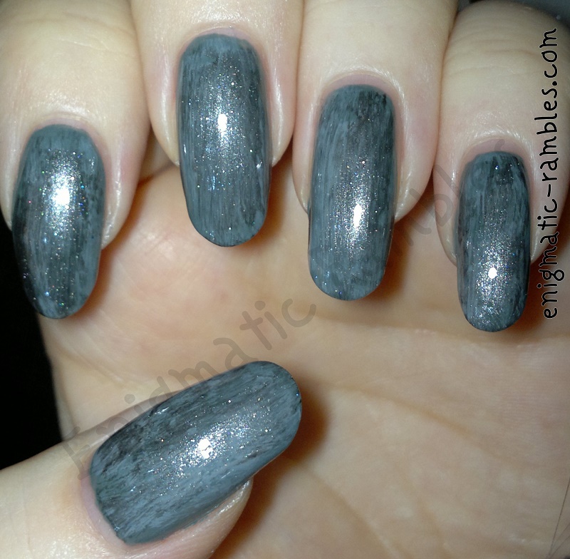 distressed-grey-nails