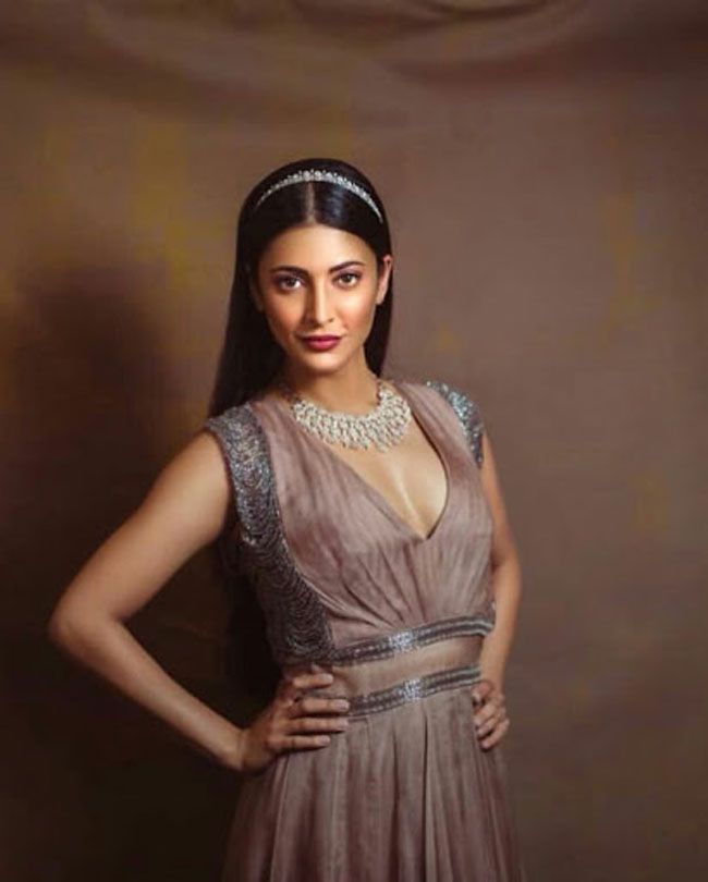 Actress Gallery: Shruthi Haasan Beautiful Pictures