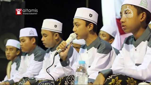 Lirik Teks Sholawat "Istriku Engkau Ratu Di Hatiku" - Syubbanul Muslimin Vocal Gus Azmi