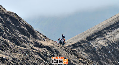 golden sunrise gunung bromo di pananjakan