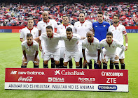 SEVILLA F. C. - Sevilla, España - Temporada 2016-17 - Nasri, N'Zonzi, Gabriel Mercado, Rami, Sergio Rico, Pareja; Vietto, Franco Vázquez, Vitolo, Mariano y Escudero - SEVILLA F. C. 1 (N'Zonzi) CLUB ATLÉTICO DE MADRID 0 - 23/10/2016 - Liga de 1ª División, jornada 9 - Sevilla, estadio Ramón Sánchez Pizjuán - Sampaoli le gana la partida a Simeone en un encuentro muy táctico. Primera derrota del Atlético en la temporada. Ver ficha completa del partidos en esta entrada: SEVILLA contra Atlético de Madrid 23/10/2016 Liga de 1ª División