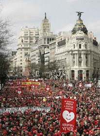 Dez anos depois as marchas pela vida, pela família, contra o 'casamento' homossexual e a ideologia de gênero, enchem as ruas espanholas, Madri.