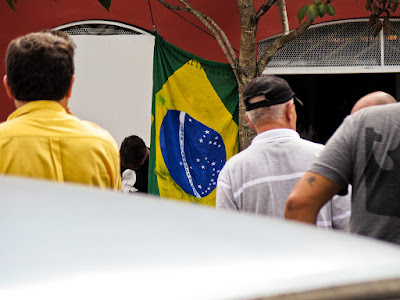 Na Feira de Antiguidades do Bexiga (São Paulo), by Guillermo Aldaya / PhotoConversa