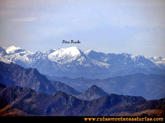 Ruta Pico Vízcares: Desde la cima del Vízcares, vista de Peña Rueda