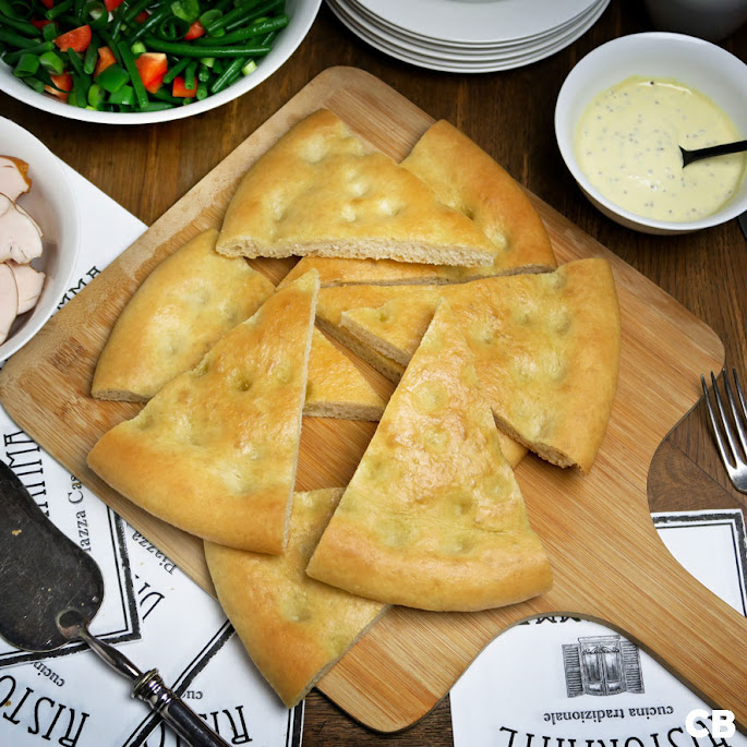 Recept: versgebakken focaccia smaakt voortreffelijk bij gazpacho!