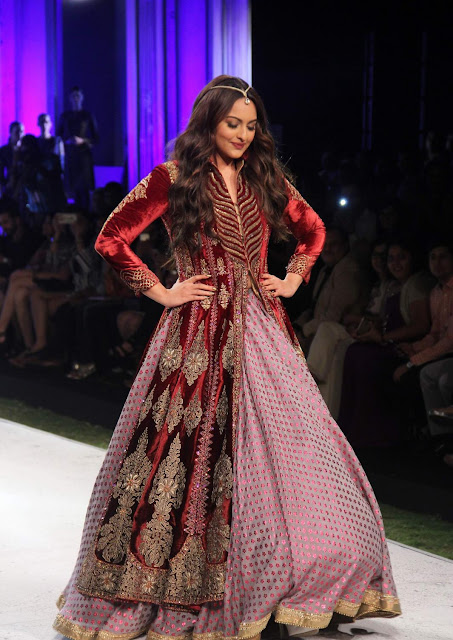 Sonakshi Sinha In Designer Lehenga At Blenders Pride Fashion Tour 2015