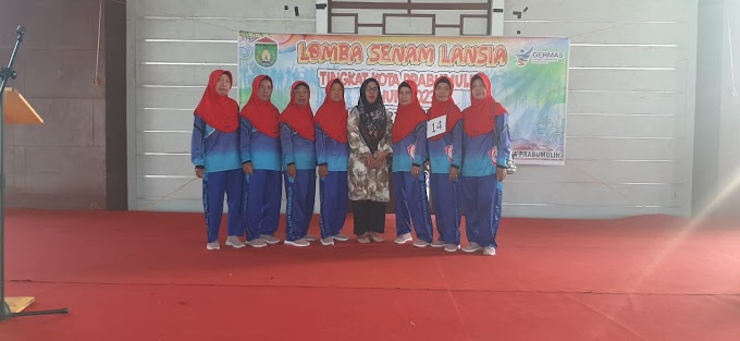 Jum'at, 27 Juli 2023 Kegiatan lomba senam lansia ibu-ibu kelurahan payuputat di rumah dinas kota Prabumulih.