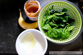 image of ingredients used to make peanut butter spinach and banana smoothie