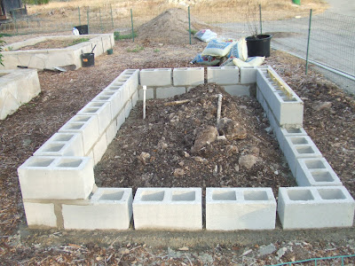 Cinder Block Garden Beds on Of Cinder Block With A Water Connection Built Into The Bed The Beds