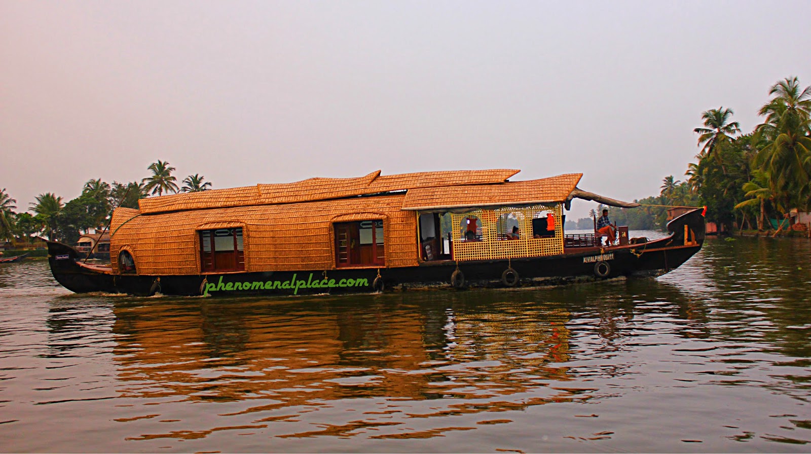 How to do an Alleppey Houseboat Trip? ~ Places on the ...
