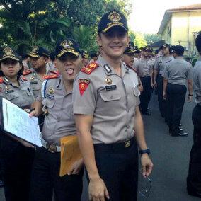 Foto Gambar  pak  polisi Yang Ganteng dan Polisi Wanita  yang 