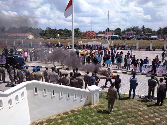 Tuntut Dicabut Perbup No.3/2021, LMND dan ADAM Unjuk Rasa ke Kantor Bupati Aceh Utara