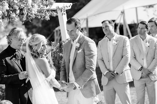 Summer Waterfront Wedding at The Gibson Island Club photographed by Maryland photographer Heather Ryan