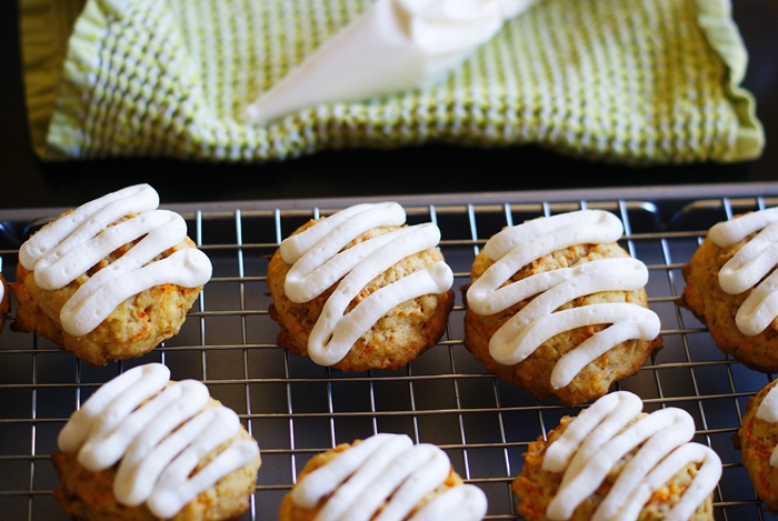 carrot cake cookies frosting technique