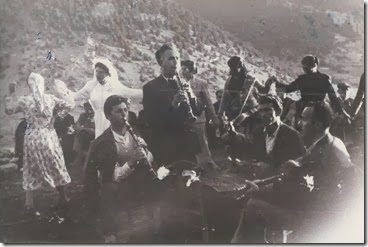 Kαρούτες  1955 , στο  γάμο  του Μουρτοσπύρου . Φαλιαμπάρας ( Θαν. Πίτσιος ) Βελούχι, κλαρίνο  , Κακόπουλος  Σπύρος , Σκαλούλα , σαντούρι ,  Πανάγος Γιώργος , Λιδορίκι , λαούτο - κιθάρα
