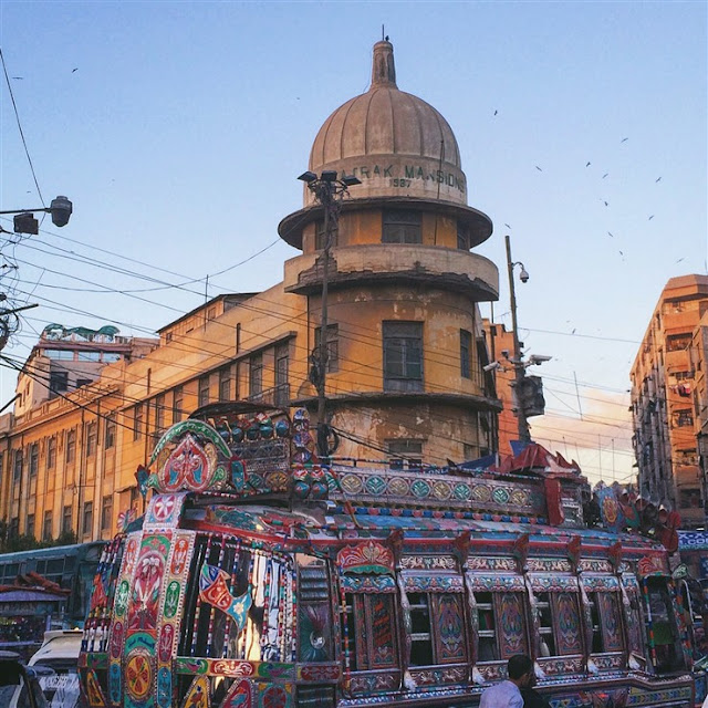 karachi pakistan cosmopolitan city busy market 