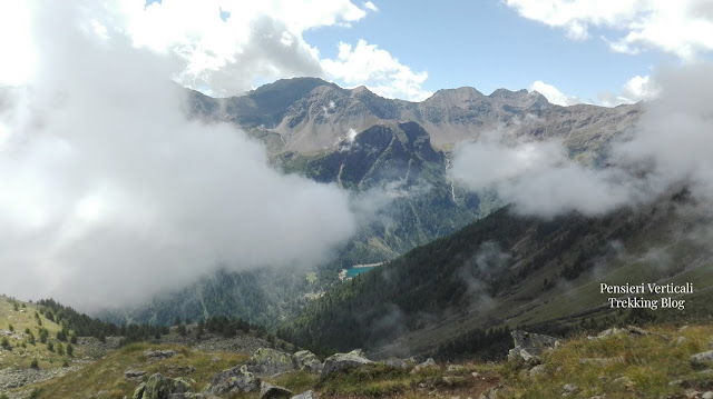 Vista del Lago Pian Palù tra nuvole basse dal Sentiero dei tedeschi