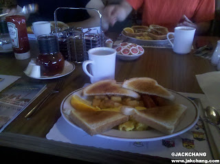 Eastern Canada Road Trip | Classic American Breakfast at the hotel. it's hard not to taste