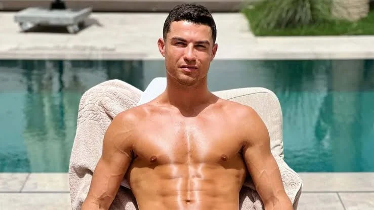 Cristiano Ronaldo Breaks the Internet: 4 Million Likes in Just Two Hours as He Dazzles in Underwear Photo