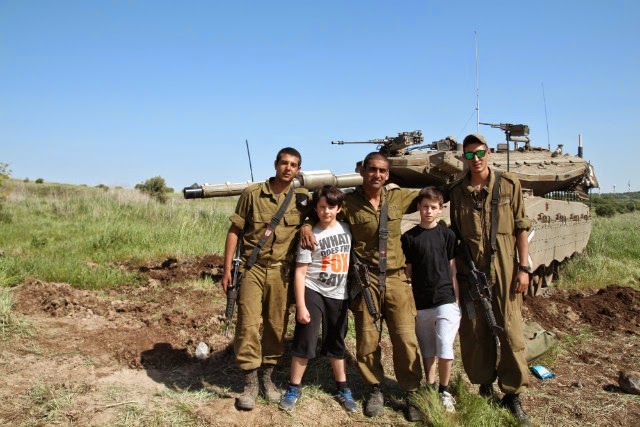 Crianças, Tanque e Soldados de Israel