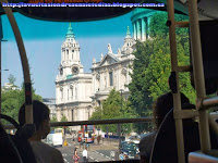 Catedral de St. Paul's desde el autobús de la línea 76