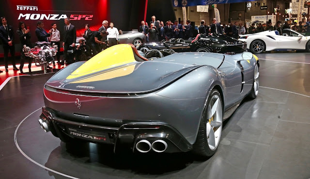 フェラーリ、新型スーパーカー「MONZA SP1、SP2」をパリモーターショーで披露！