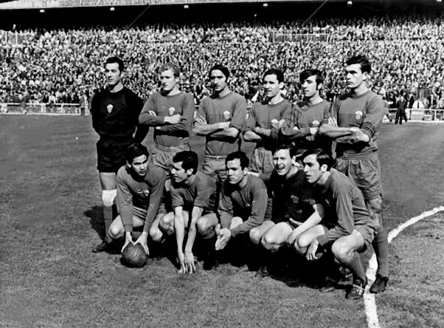 ELCHE C. F. Temporada 1967-68. Pazos, Ballester, Iborra, Canós, Lico, Llompart. Casco, Curro, Vavá, Goywaerts y Asensi. REAL MADRID C. F. 2 ELCHE C. F. 0 Domingo 24/03/1968, 16:30 horas. Campeonato de Liga de 1ª División, jornada 26. Madrid, estadio Santiago Bernabéu. GOLES: 1-0: 58’, Pirri. 2-0: 70’, Miguel Pérez.