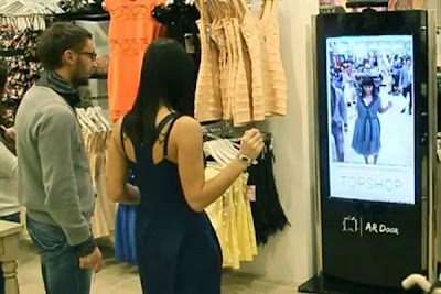 بالصور والفيديو....جهاز يمكن الزبائن من قياس الملابس دون ارتدائها - Kinect Fitting Room for Topshop