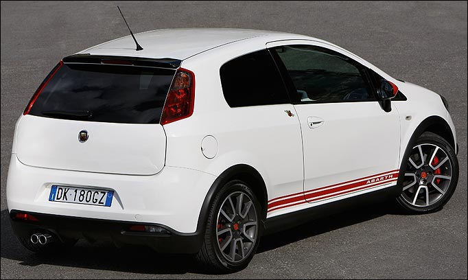 White Color Car Fiat Punto