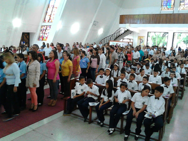 Alumnos del Colegio Diocesano San Fernando reciben Sacramentos de Iniciación Cristiana.