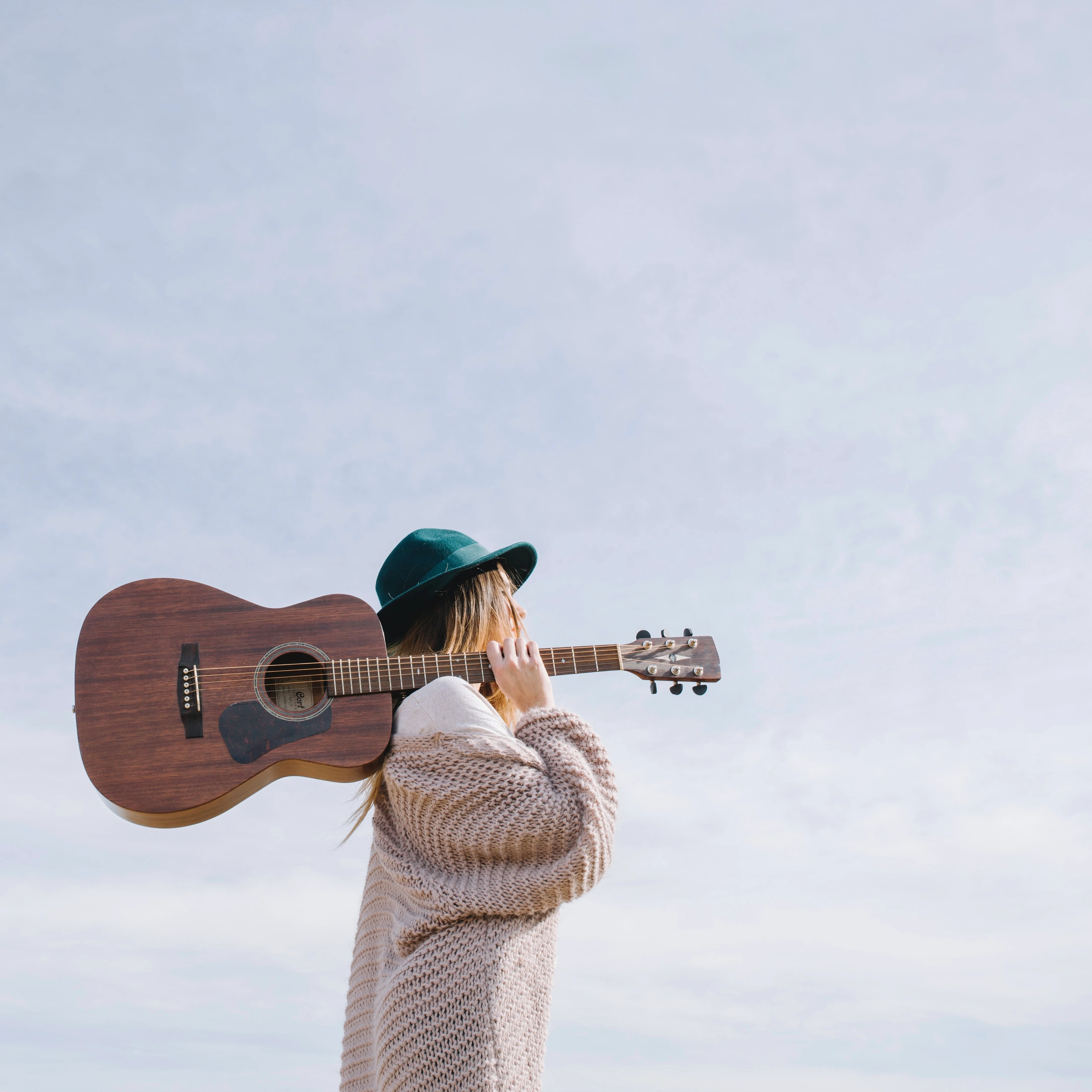 mengembangkan bakat anak bermain musik