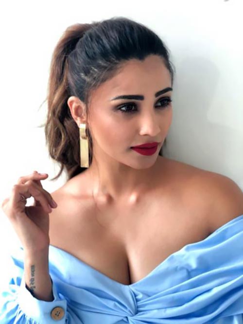 Daisy Shah cleavage hot actress hate story 3