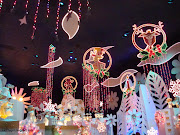 I took a bunch of pictures inside the ride because the decorations are the . (blog stuff )