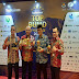 Wako Padang, Hendri Septa dan Dirut Perumda AM Kota Padang, Hendra Pebrizal menerima Penghargaan