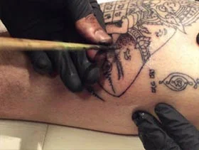 Tatuaje con huesos de Ballena