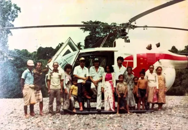 Teddy bersama warga Kalimantan