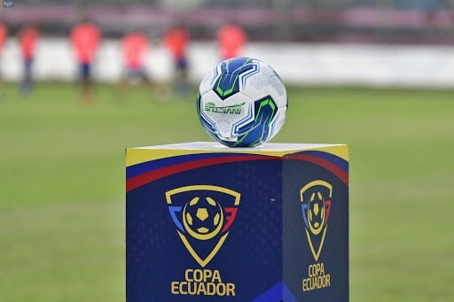 Árbitros para cotejo BSC - 9 de Octubre por Copa Ecuador